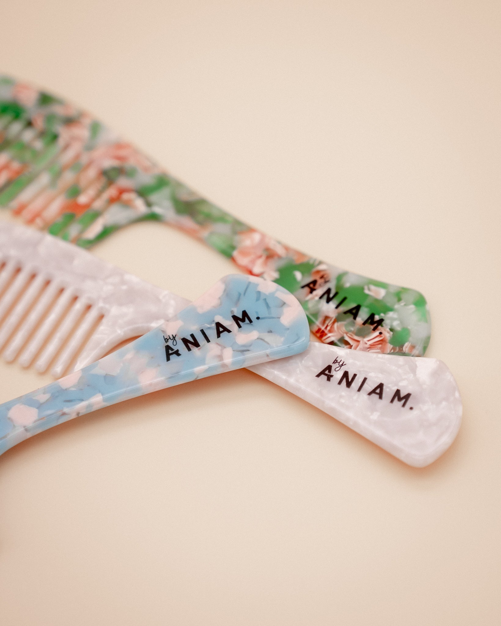 Handy Comb.